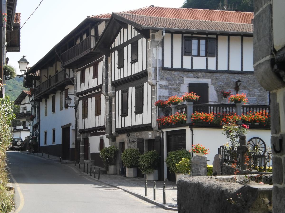 Larraenea Bed And Breakfast Lesaka Exteriér fotografie